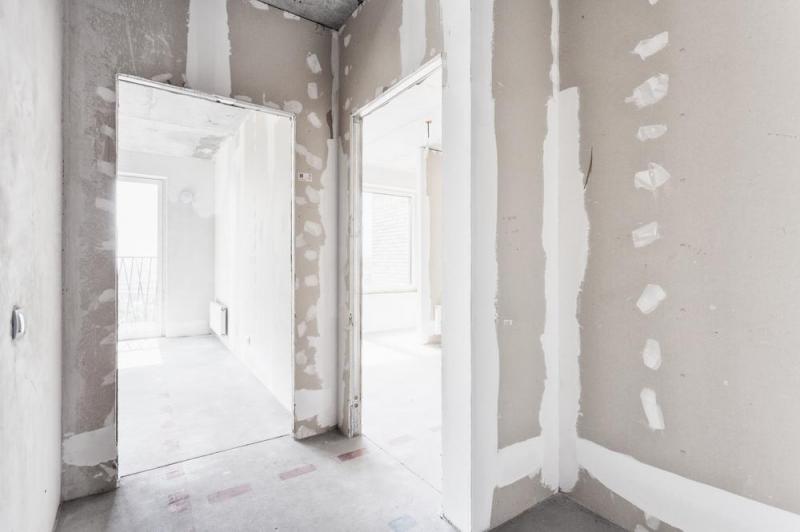 R&eacute;aliser une cloison en pl&acirc;trerie avant la peinture change le rendu final d'une pi&egrave;ce