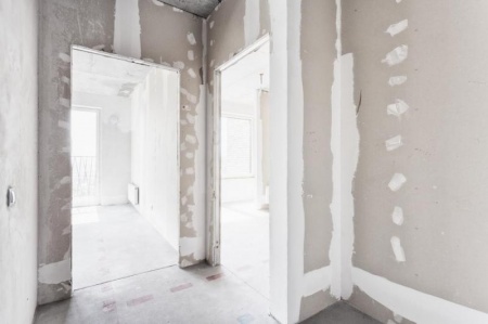R&eacute;aliser une cloison en pl&acirc;trerie avant la peinture change le rendu final d'une pi&egrave;ce